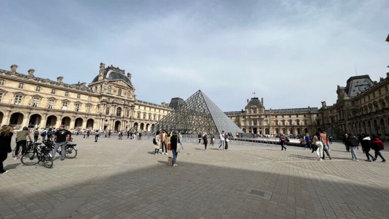 Louvre vs Musee d'Orsay